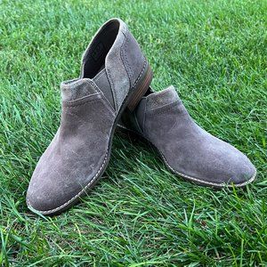 Clarks Camzin Mix Bootie in Dark Taupe Suede w Metalic Detail, Size 7.5